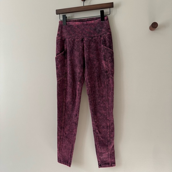 ZANANA MINERAL WASHED LEGGINGS WITH POCKETS DARK BURGUNDY SIZE MEDIUM EUC - Picture 1 of 4